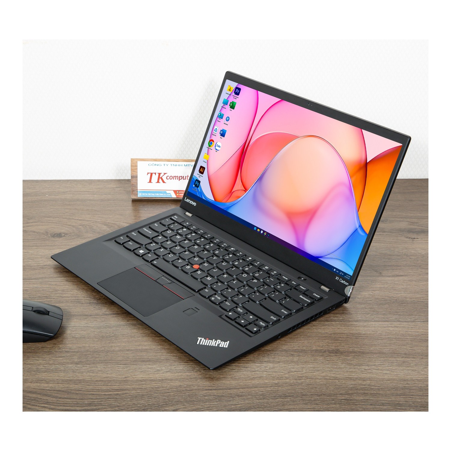 LENOVO X1 Carbon — Core i7, 7th Gen, 8 GB RAM, 256 GB SSD (Grade A Renewed)